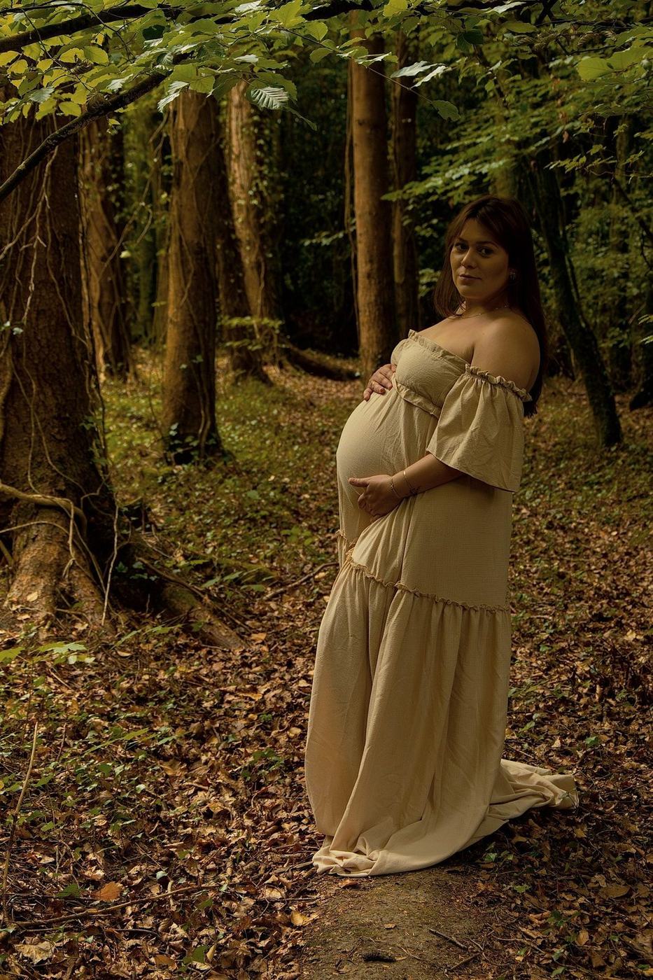 Outdoor Maternity photography by Fox Photo